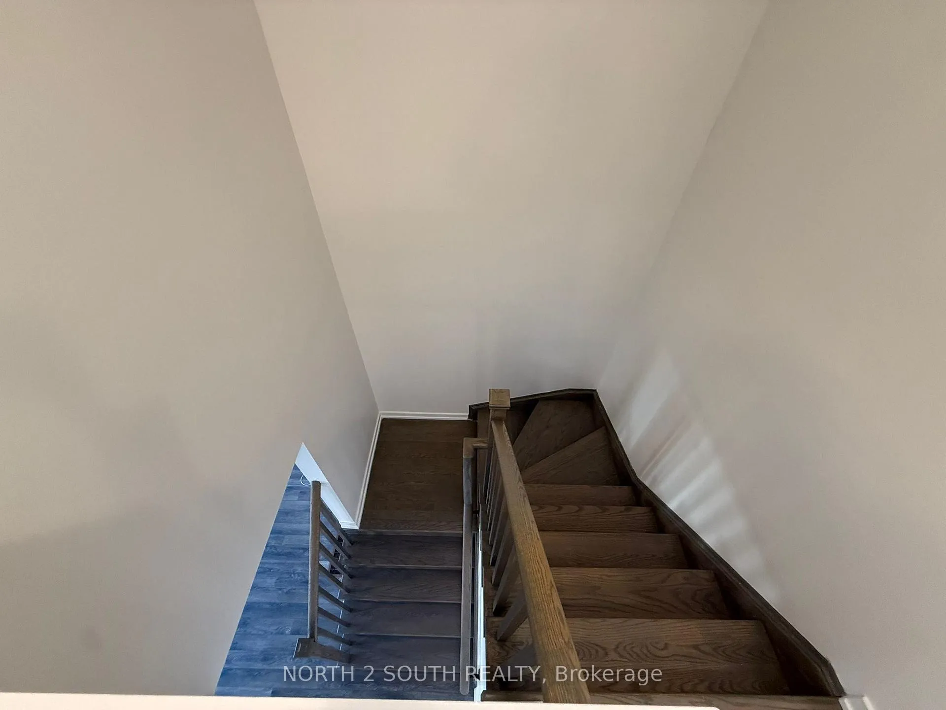 Photo 12 of 6 Bradshaw Drive, Hamilton, Stoney Creek Mountain — HOMEH