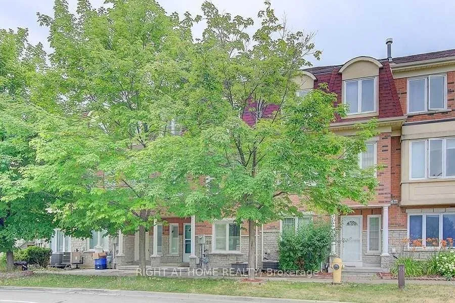Photo 1 of 28 Pond Drive, Markham, Commerce Valley — HOMEH