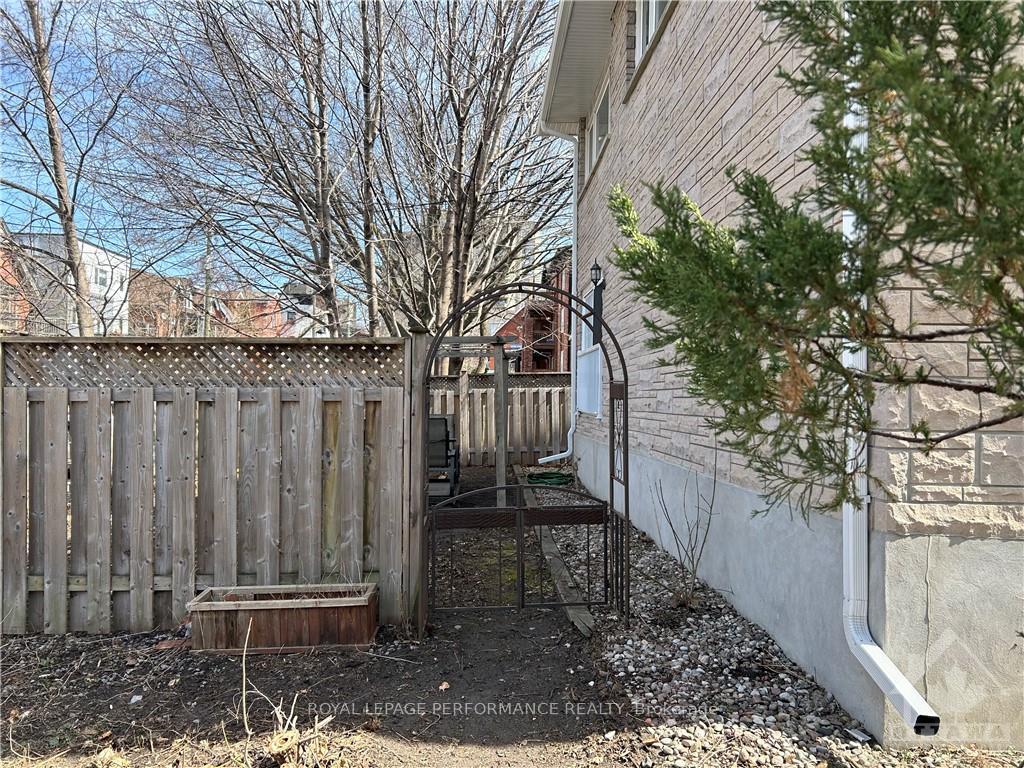 Photo 2 of 225 Cobourg Street, Ottawa, Sandy Hill — HOMEH