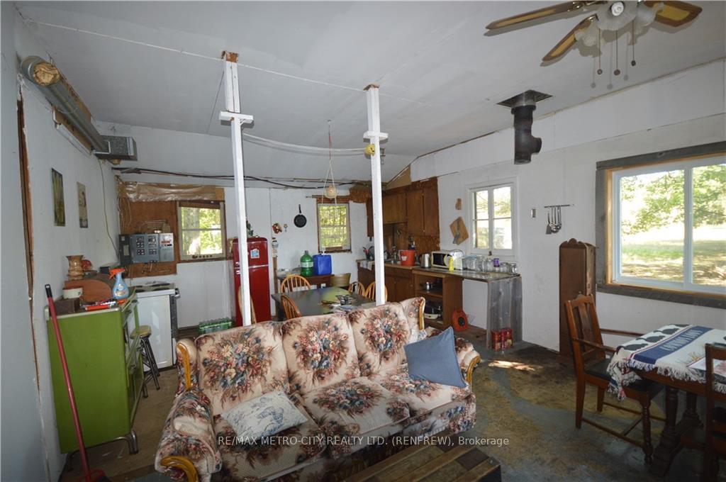 Photo 3 of 2266 Chaspeski Lane, Horton, Horton Twp — HOMEH