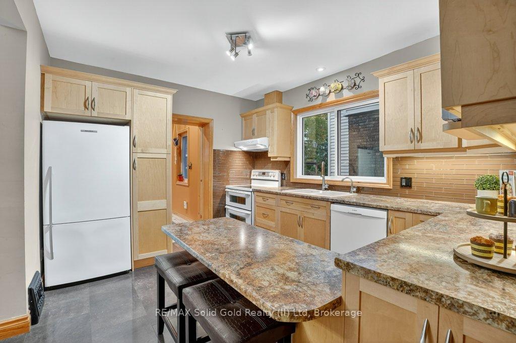 Photo 8 of 28 Troy Street, Kitchener — HOMEH