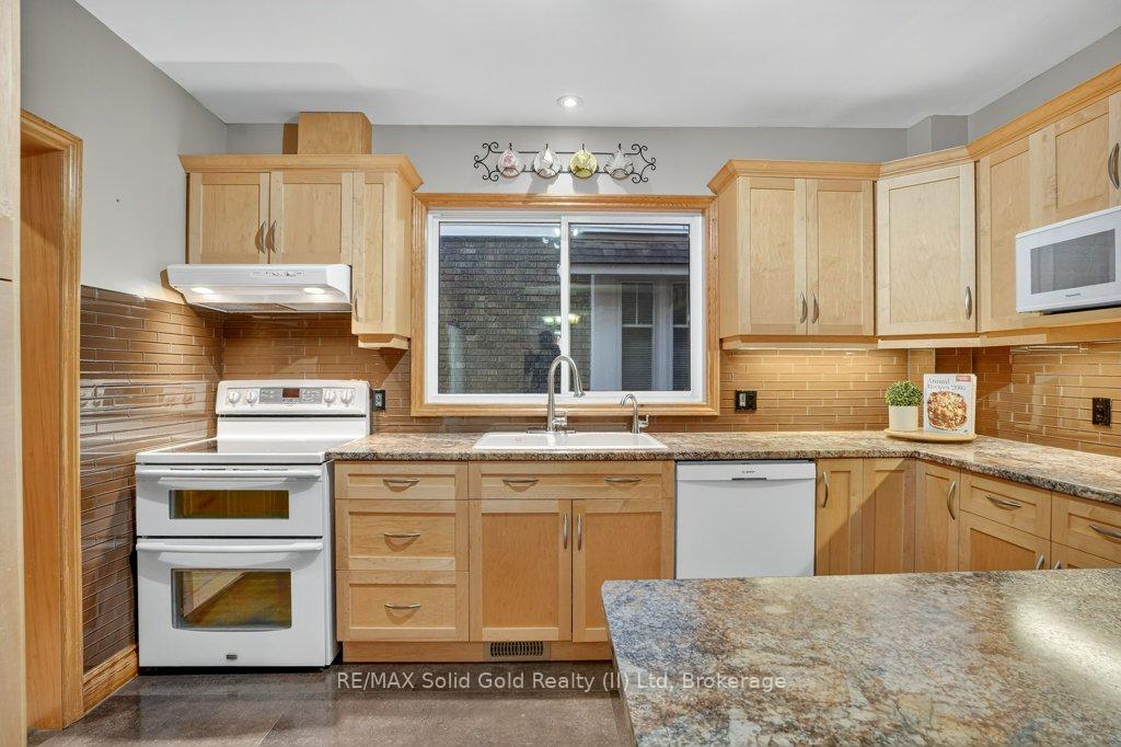 Photo 9 of 28 Troy Street, Kitchener — HOMEH