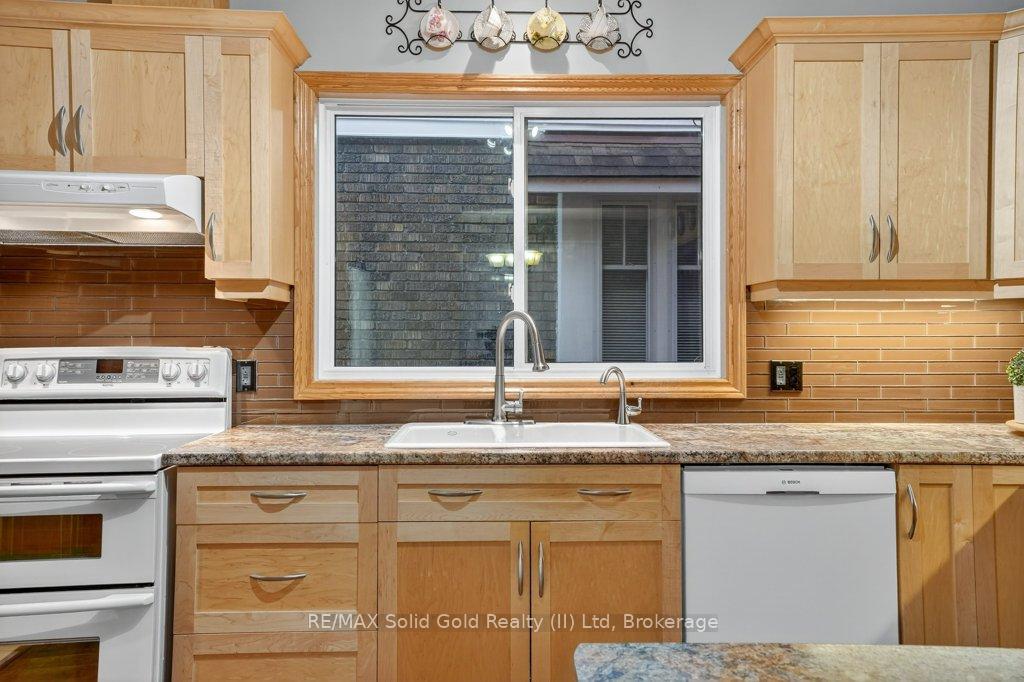 Photo 10 of 28 Troy Street, Kitchener — HOMEH