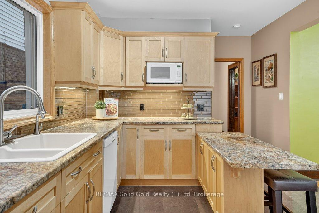Photo 12 of 28 Troy Street, Kitchener — HOMEH