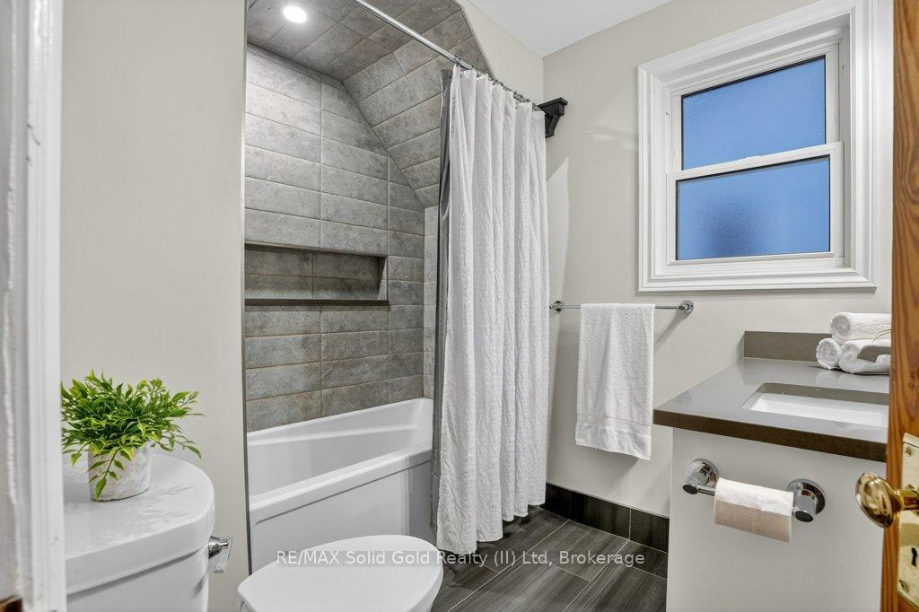 Photo 21 of 28 Troy Street, Kitchener — HOMEH