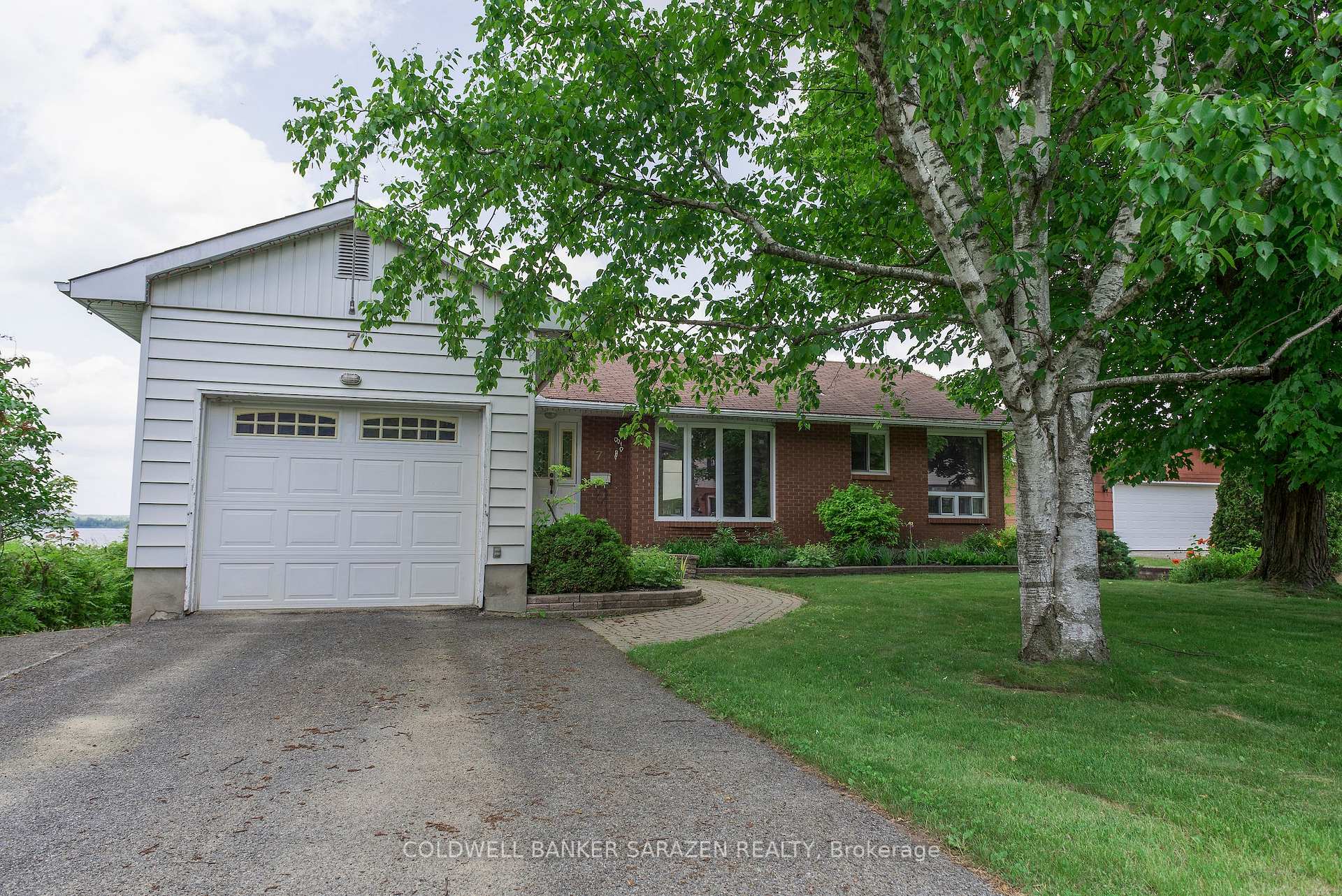 Photo 2 of 7 Robinson Street, McNab/Braeside, Mcnab/Braeside Twps — HOMEH