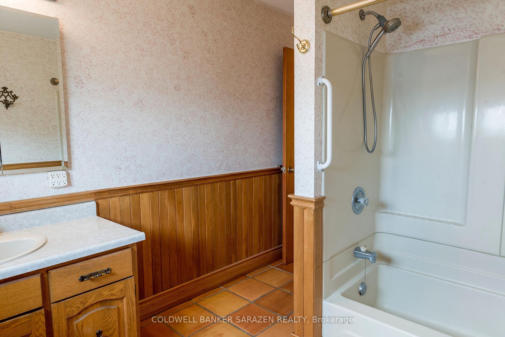 Photo 15 of 7 Robinson Street, McNab/Braeside, Mcnab/Braeside Twps — HOMEH