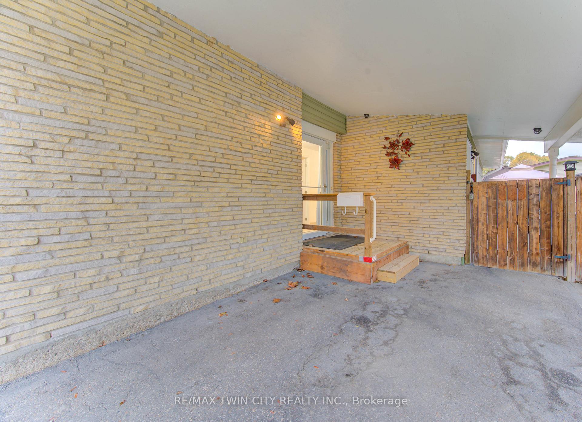 Photo 3 of 114 Selkirk Drive, Kitchener — HOMEH