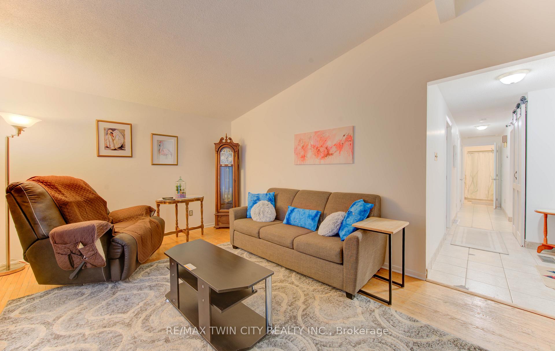 Photo 6 of 114 Selkirk Drive, Kitchener — HOMEH