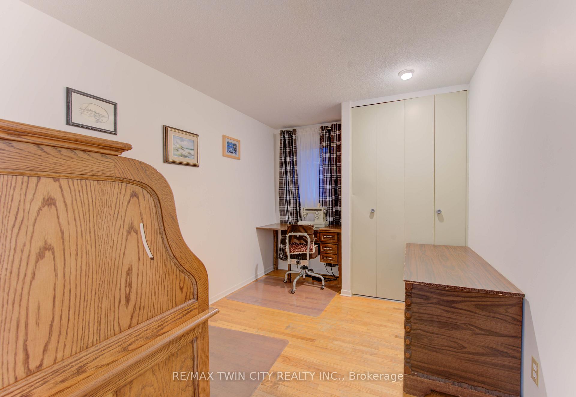 Photo 10 of 114 Selkirk Drive, Kitchener — HOMEH
