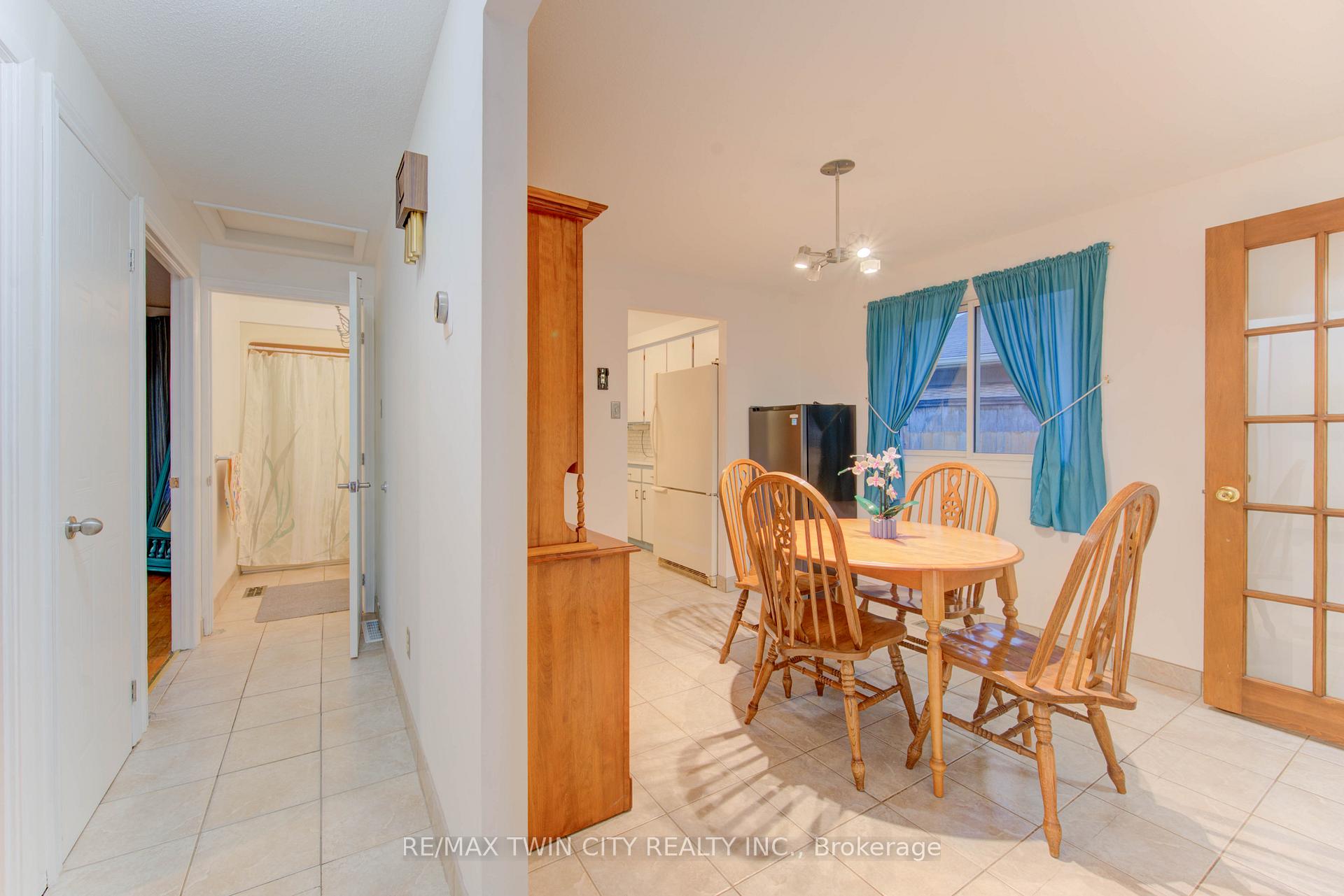 Photo 11 of 114 Selkirk Drive, Kitchener — HOMEH