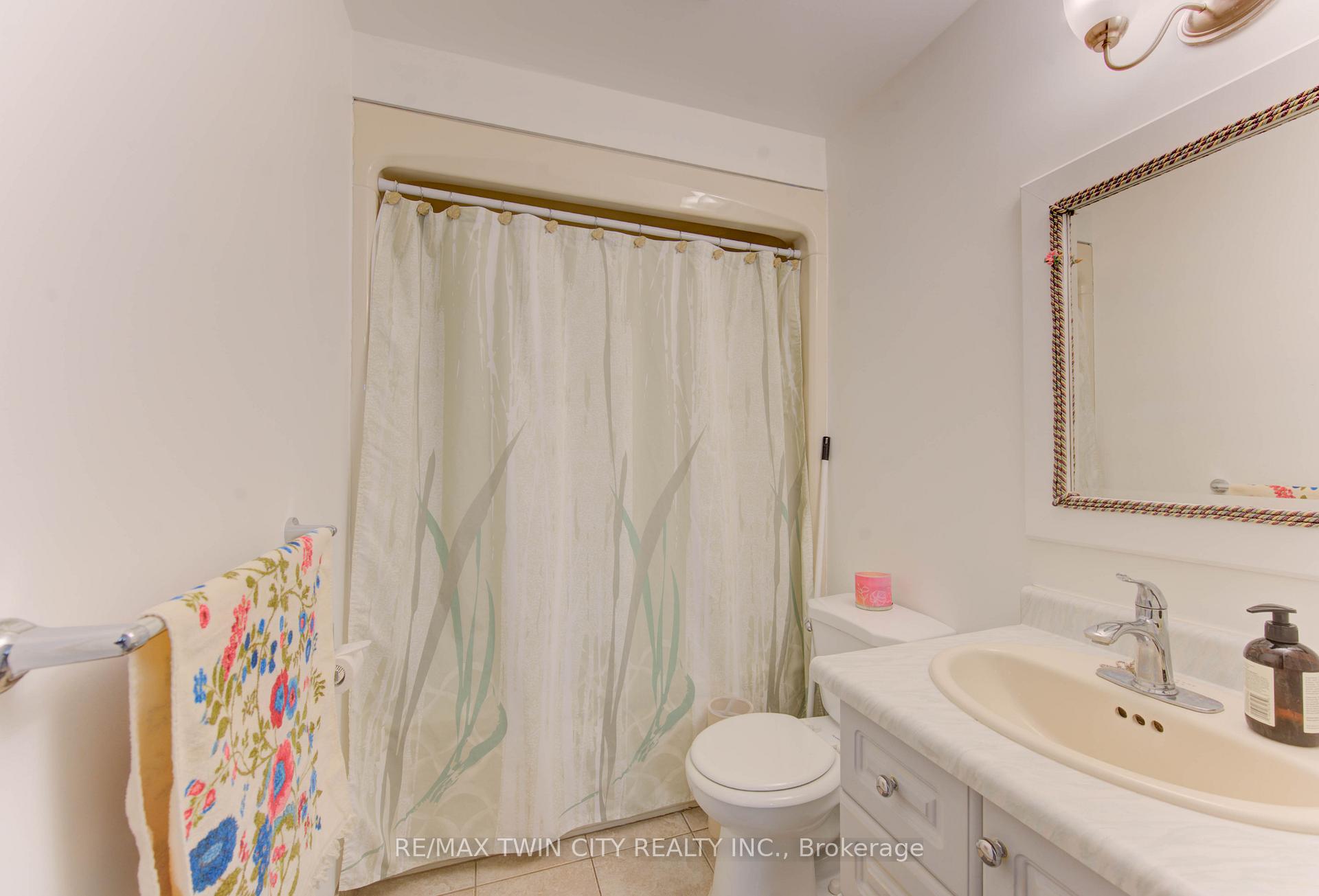 Photo 13 of 114 Selkirk Drive, Kitchener — HOMEH