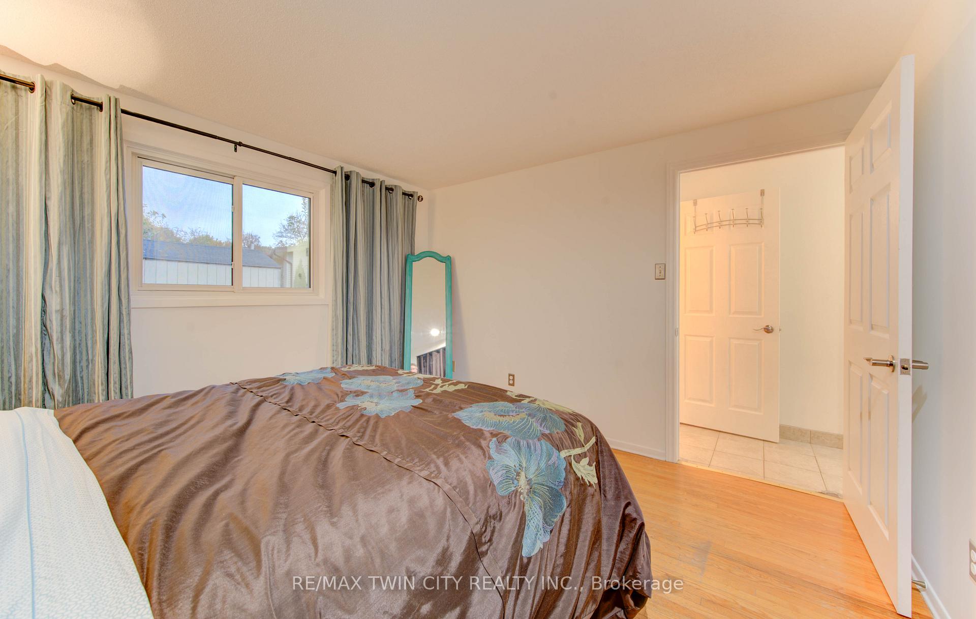 Photo 15 of 114 Selkirk Drive, Kitchener — HOMEH