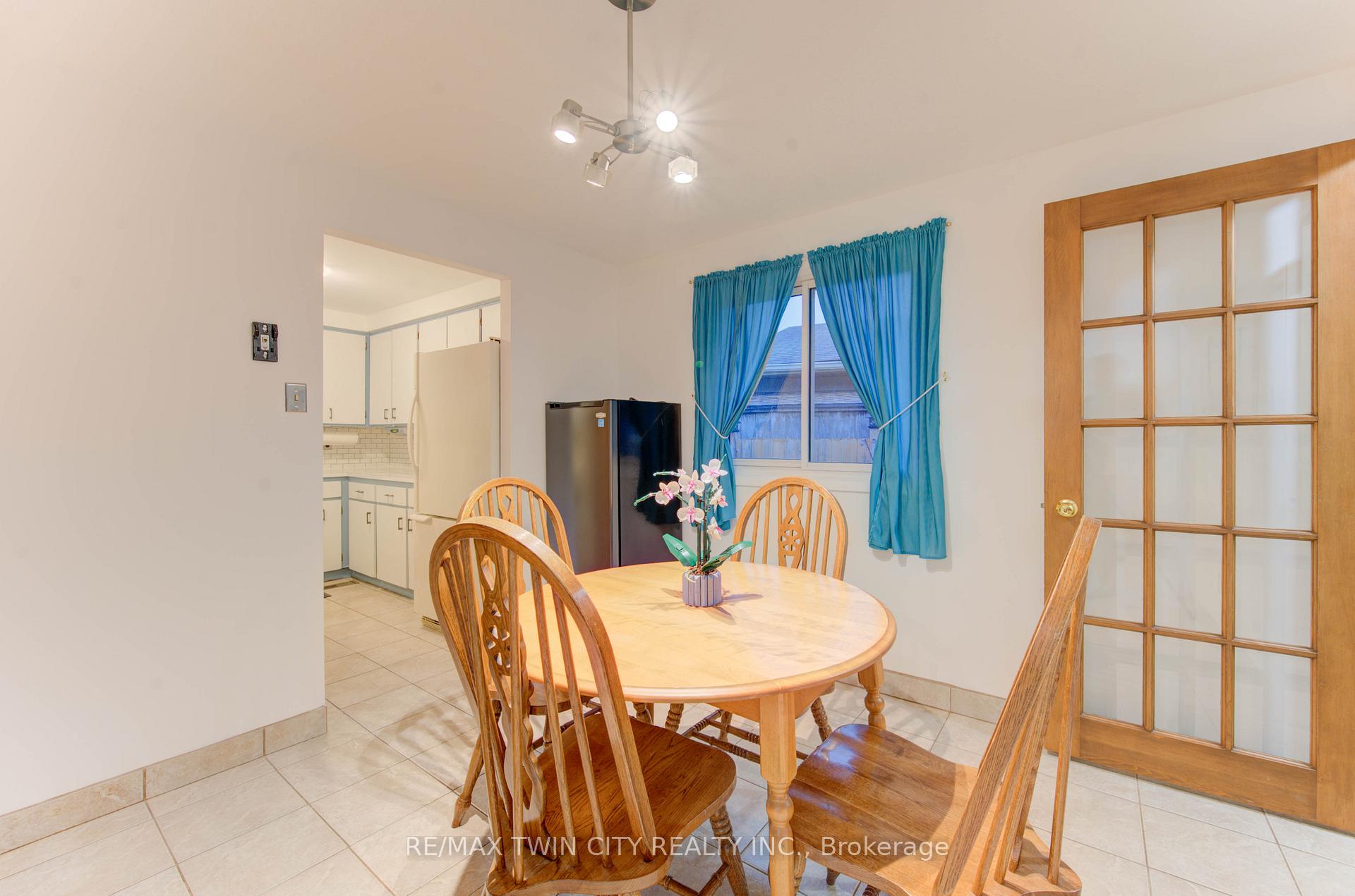 Photo 16 of 114 Selkirk Drive, Kitchener — HOMEH