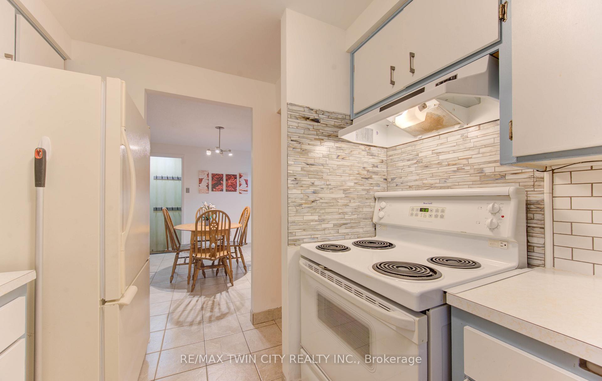 Photo 19 of 114 Selkirk Drive, Kitchener — HOMEH