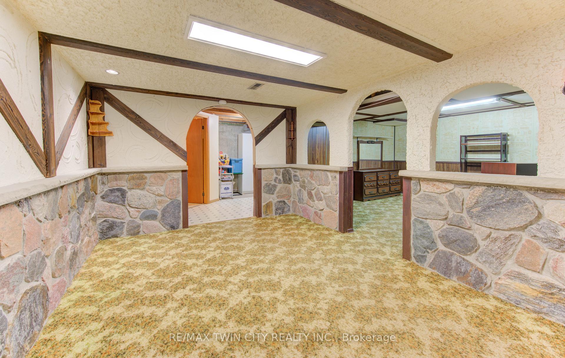 Photo 26 of 114 Selkirk Drive, Kitchener — HOMEH