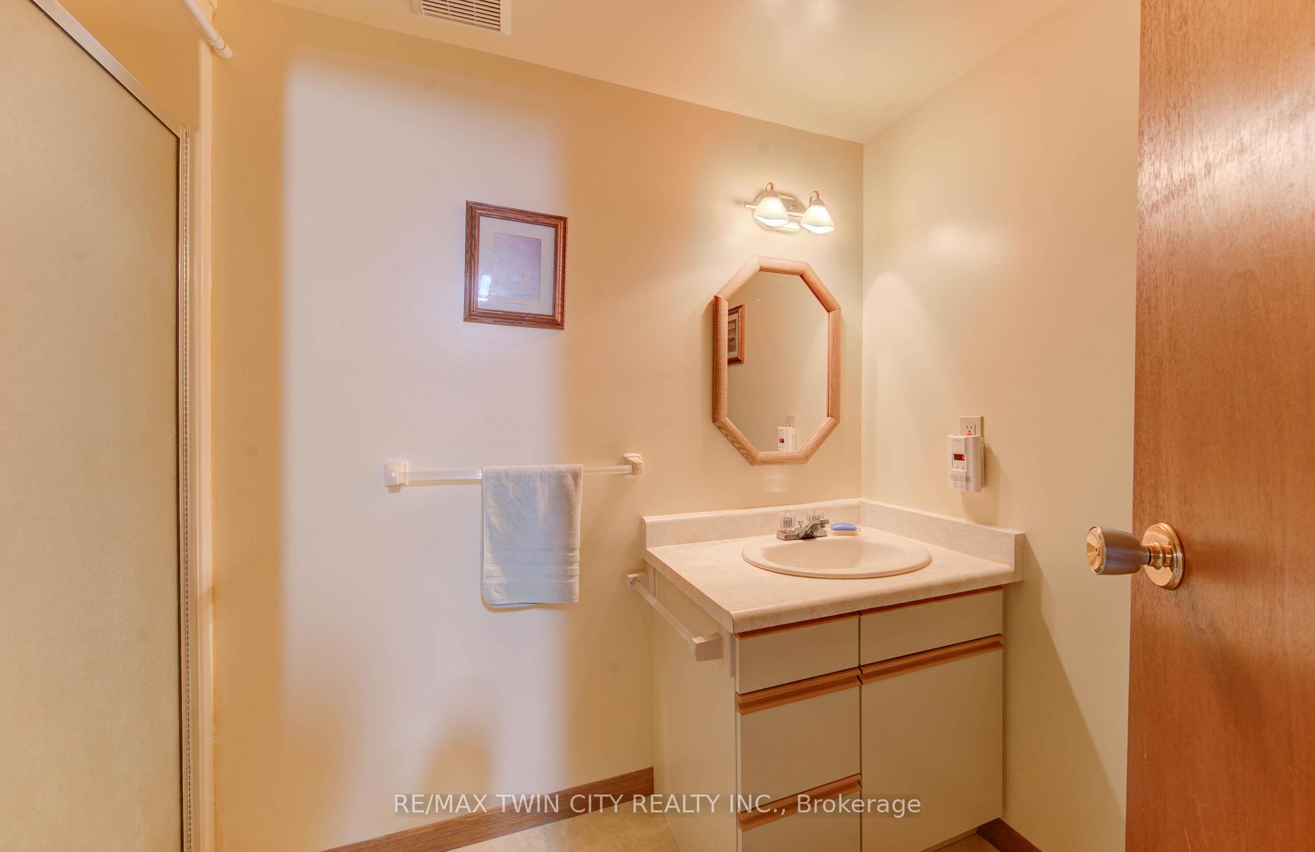 Photo 30 of 114 Selkirk Drive, Kitchener — HOMEH
