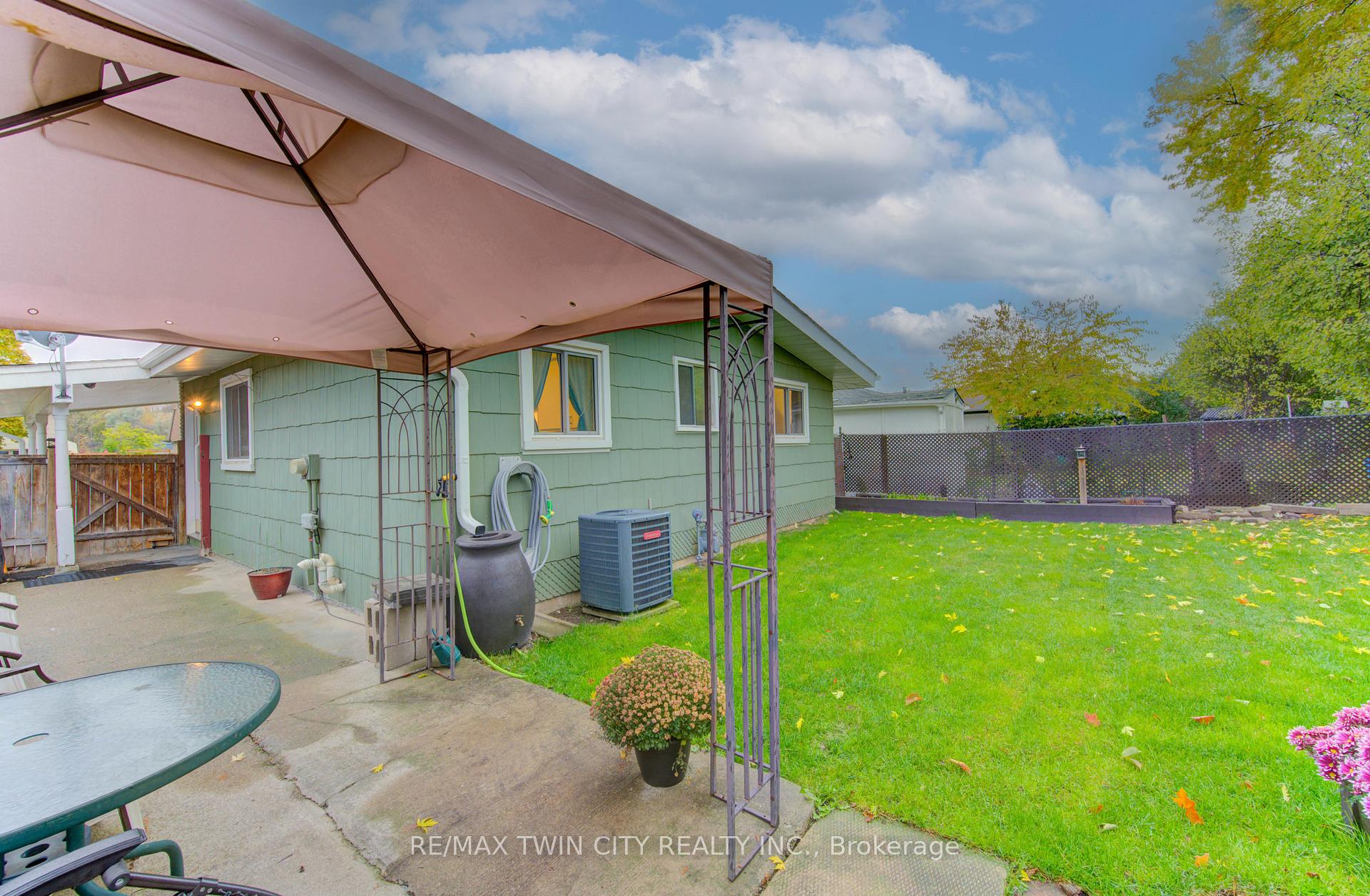 Photo 32 of 114 Selkirk Drive, Kitchener — HOMEH