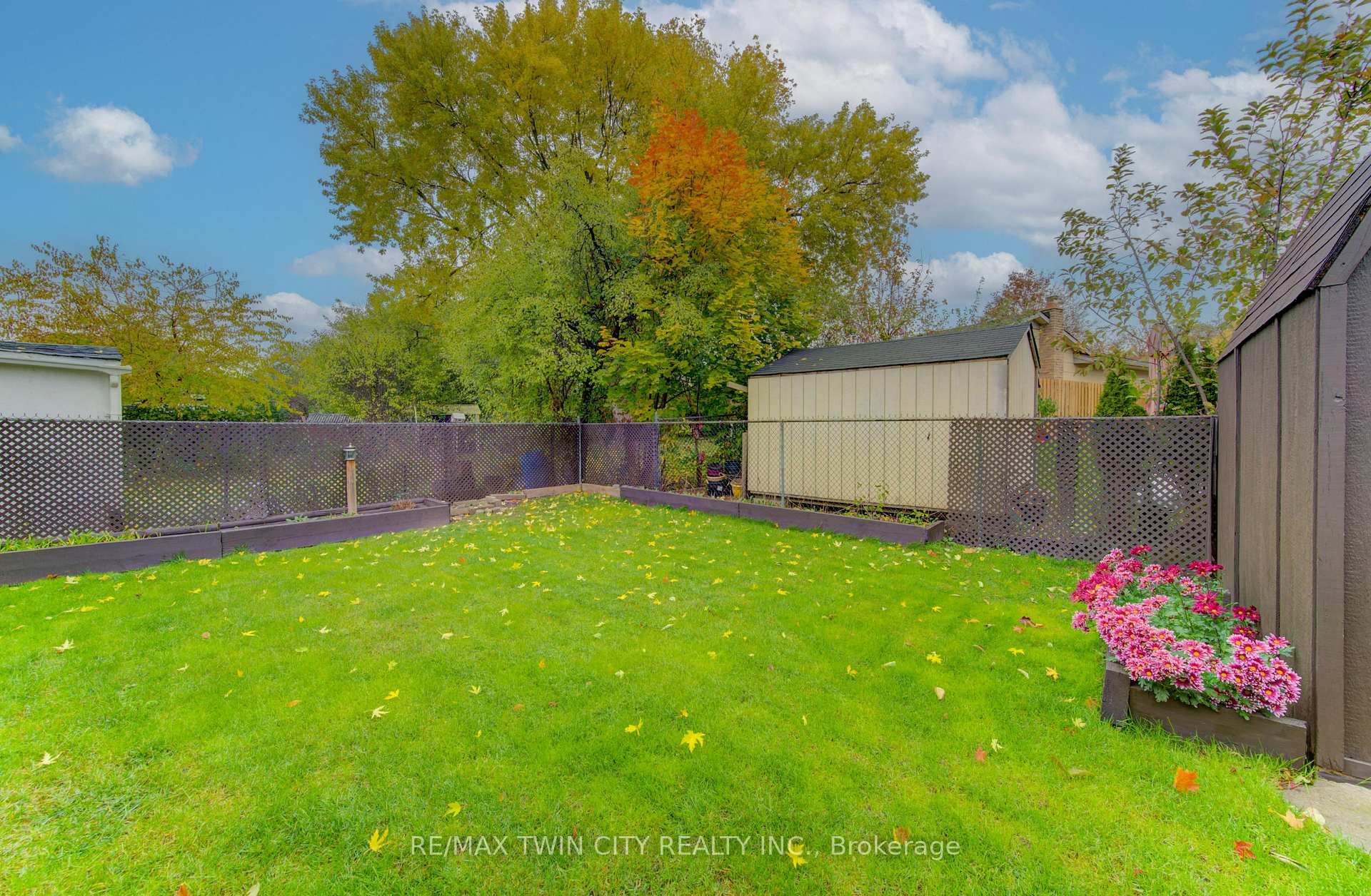 Photo 33 of 114 Selkirk Drive, Kitchener — HOMEH