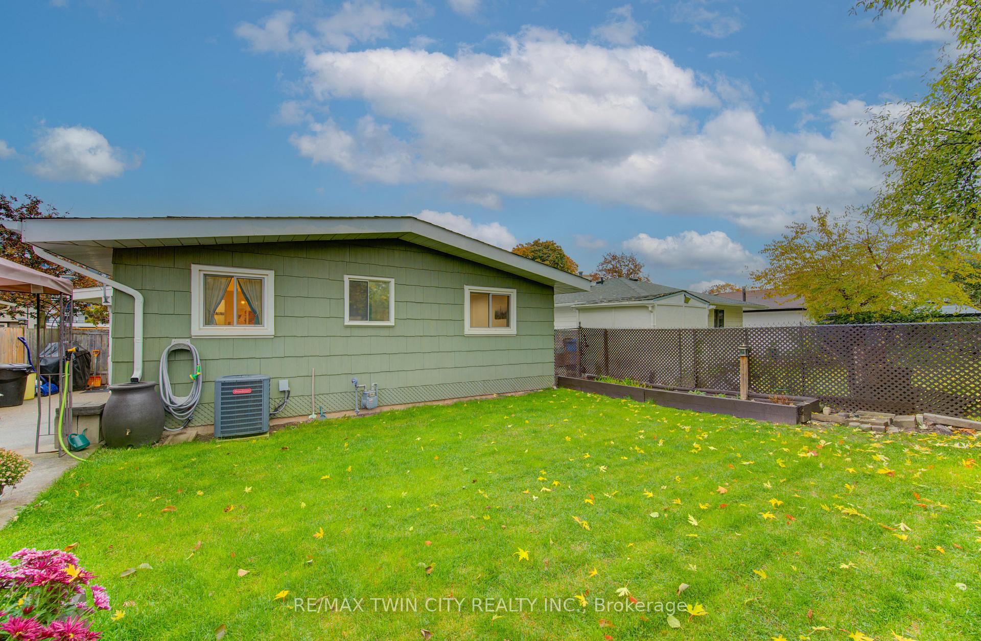 Photo 34 of 114 Selkirk Drive, Kitchener — HOMEH
