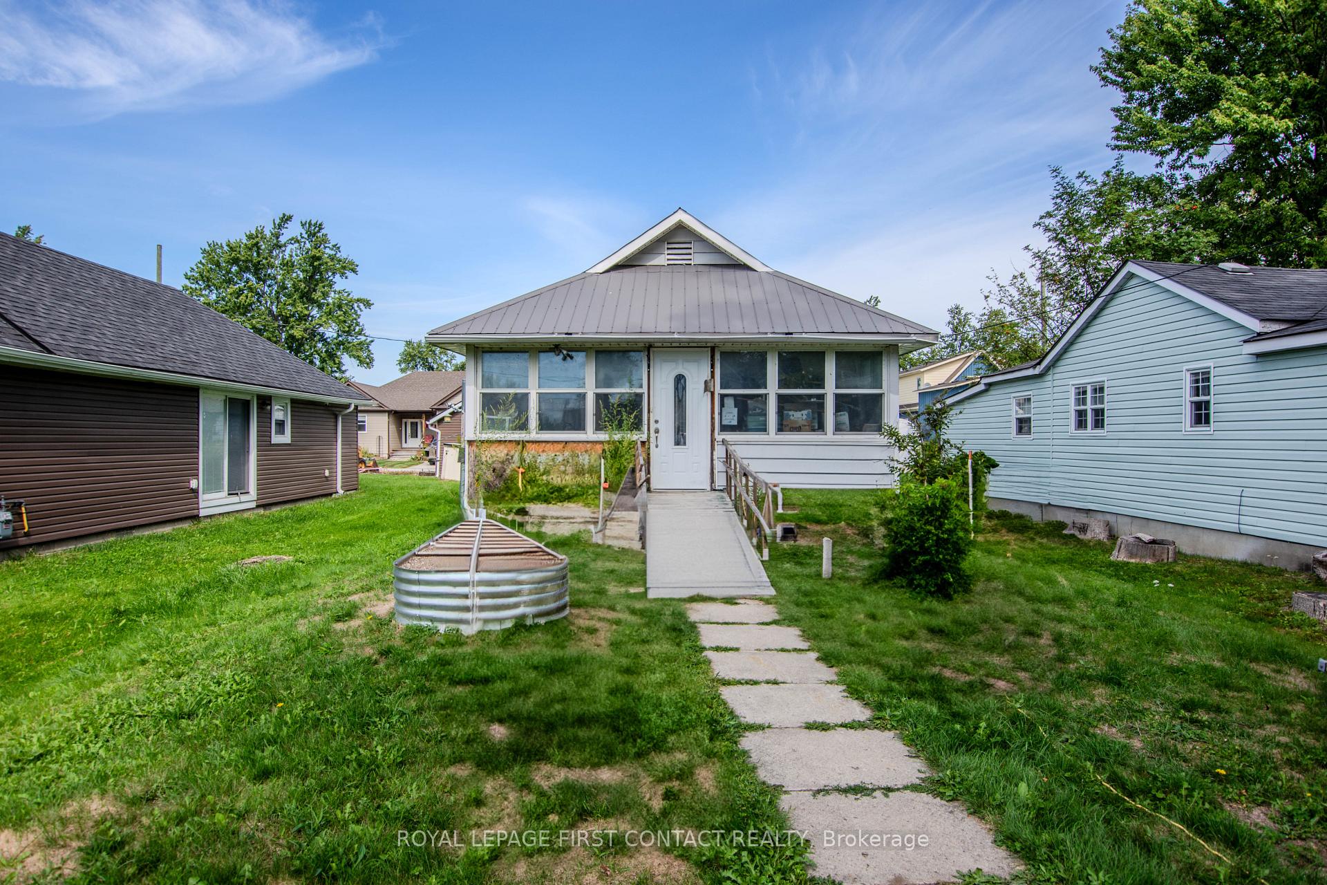 Photo 1 of 1056 Wood Street, Innisfil, Rural Innisfil — HOMEH