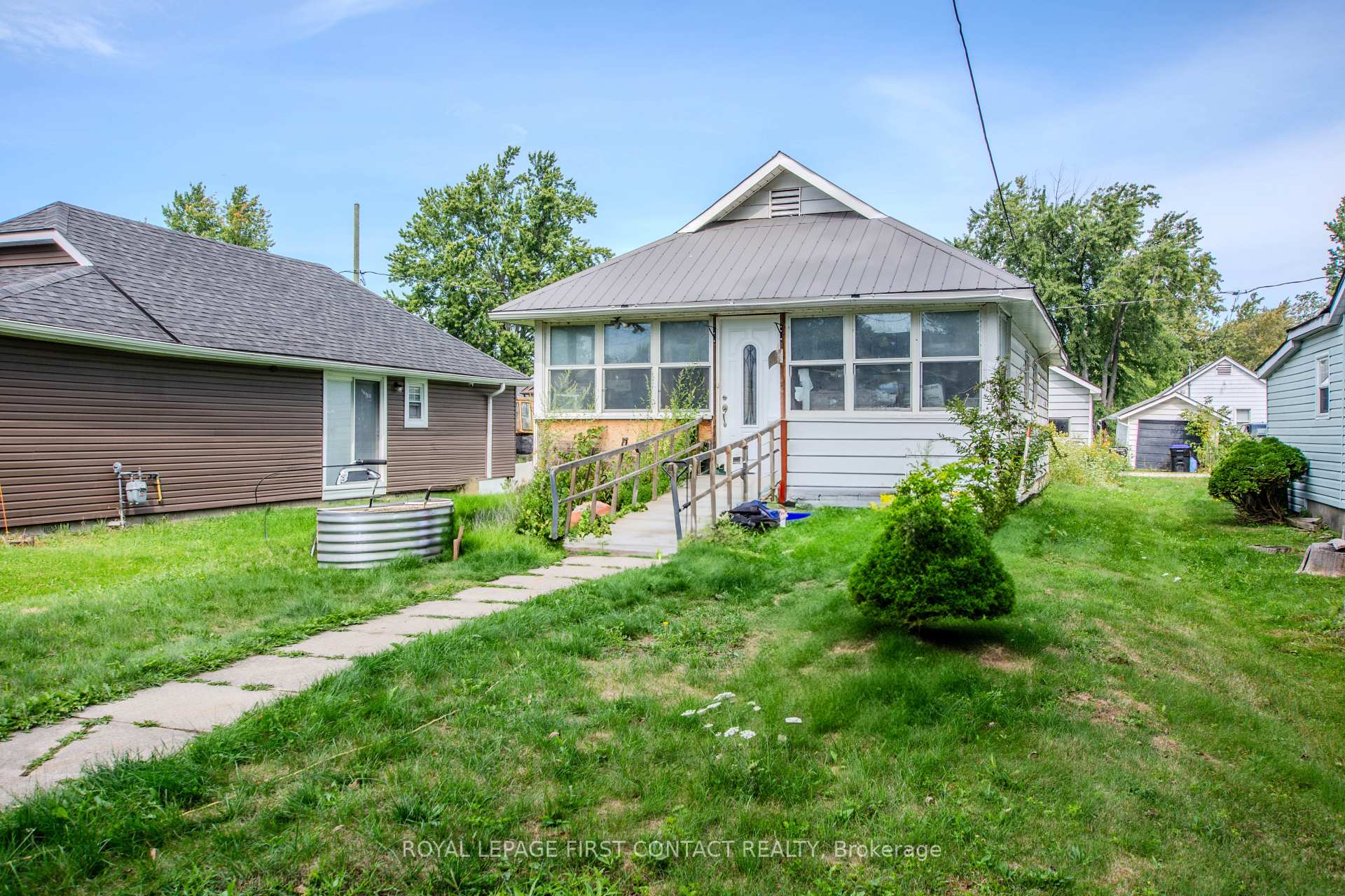 Photo 2 of 1056 Wood Street, Innisfil, Rural Innisfil — HOMEH