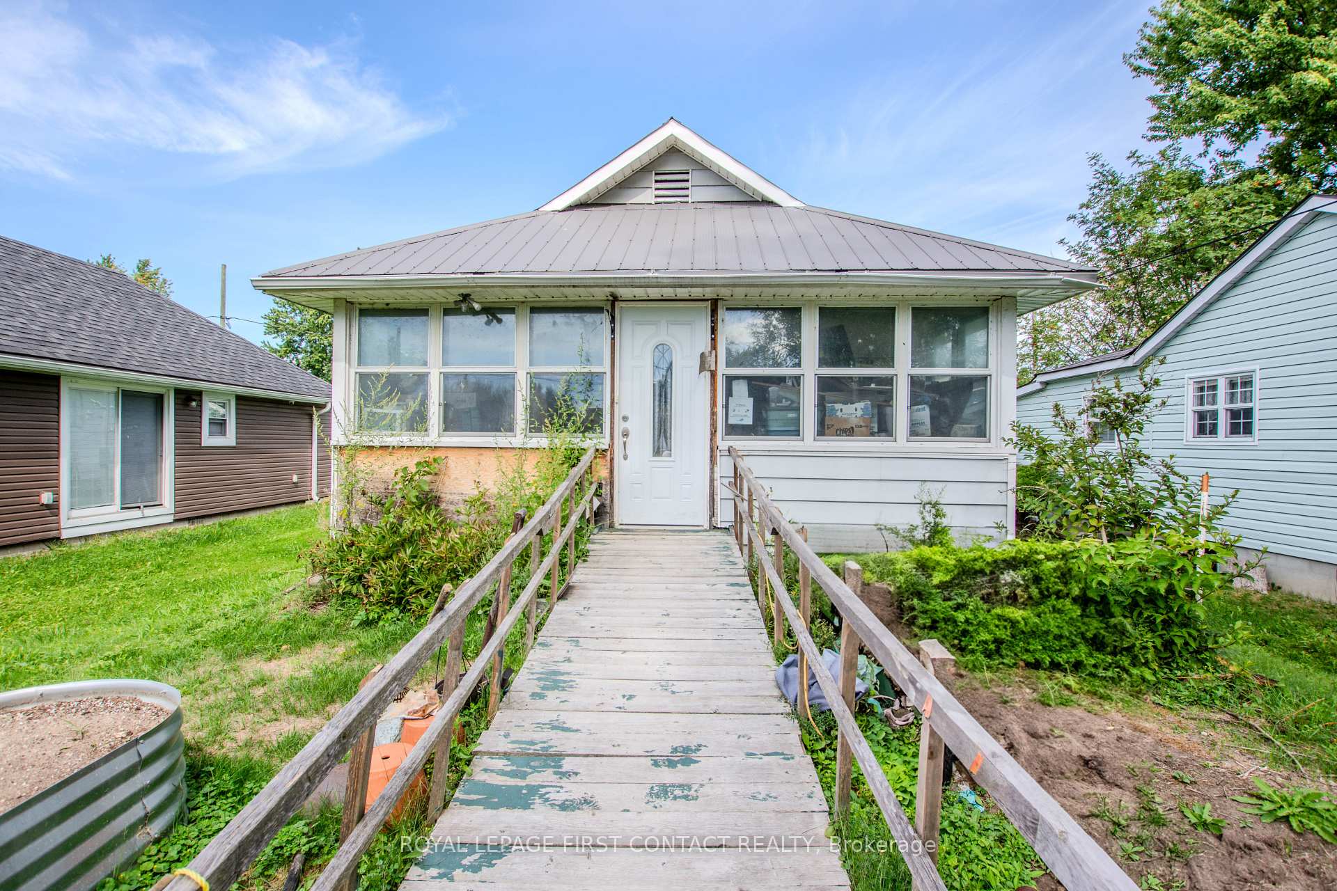 Photo 4 of 1056 Wood Street, Innisfil, Rural Innisfil — HOMEH