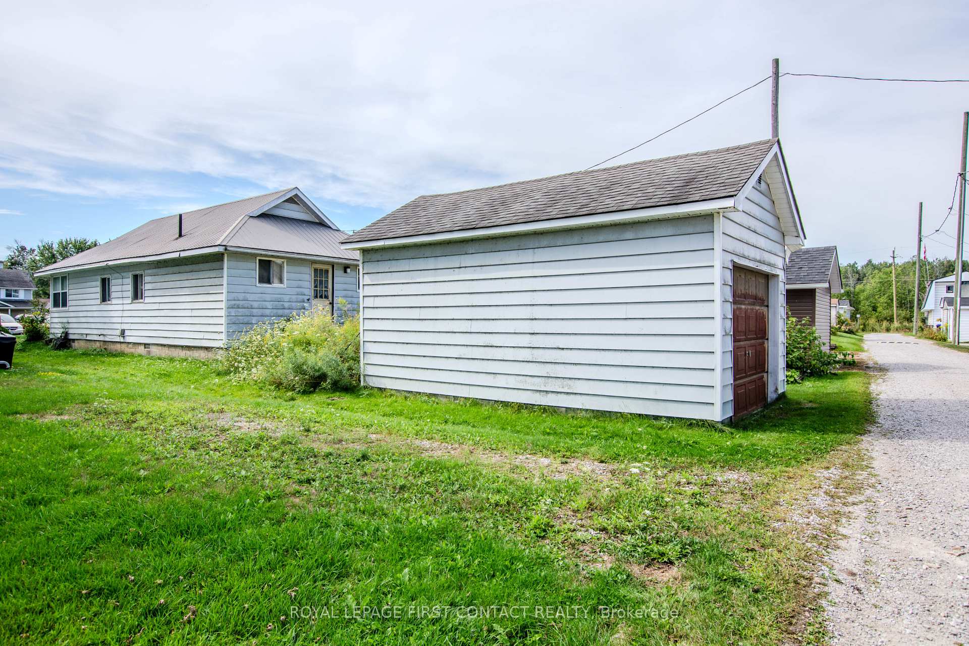 Photo 10 of 1056 Wood Street, Innisfil, Rural Innisfil — HOMEH