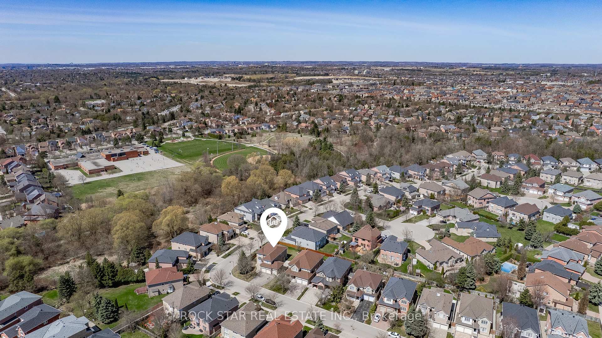 Photo 3 of 18 Burndenford Crescent, Markham, Markville — HOMEH