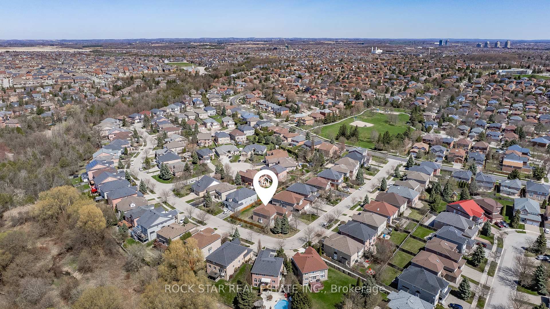 Photo 4 of 18 Burndenford Crescent, Markham, Markville — HOMEH