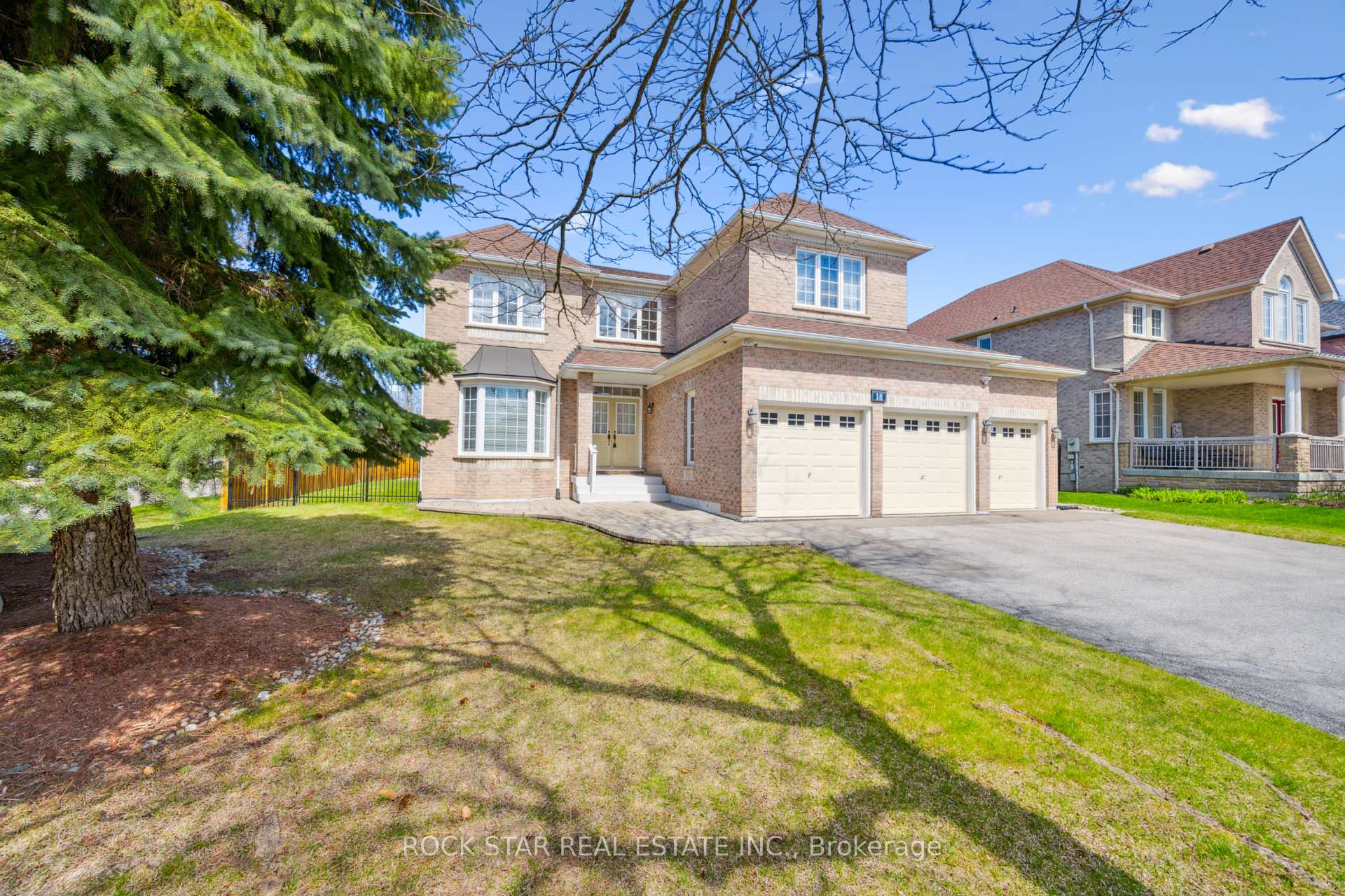 Photo 5 of 18 Burndenford Crescent, Markham, Markville — HOMEH