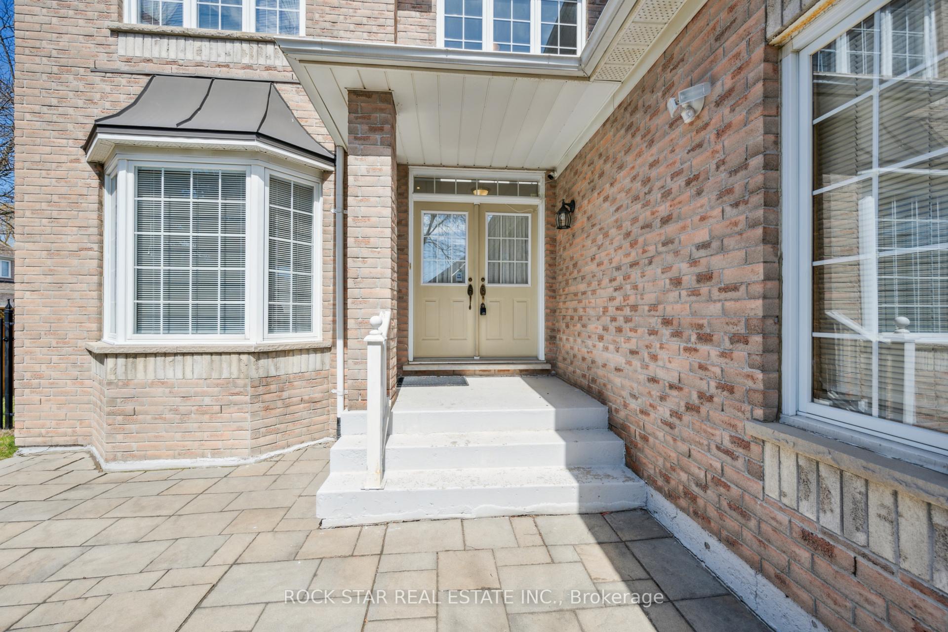 Photo 8 of 18 Burndenford Crescent, Markham, Markville — HOMEH