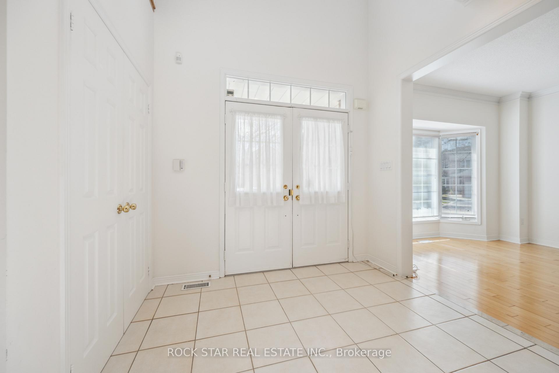 Photo 9 of 18 Burndenford Crescent, Markham, Markville — HOMEH