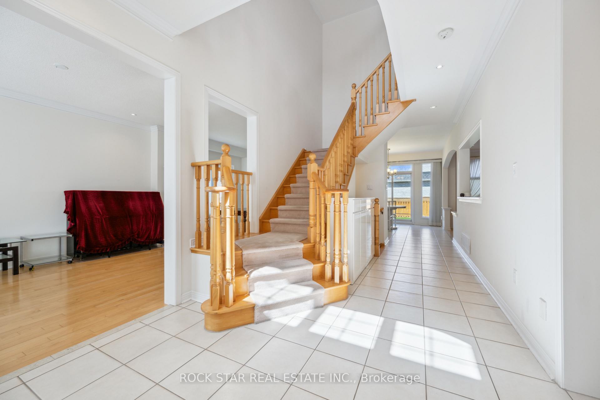 Photo 10 of 18 Burndenford Crescent, Markham, Markville — HOMEH