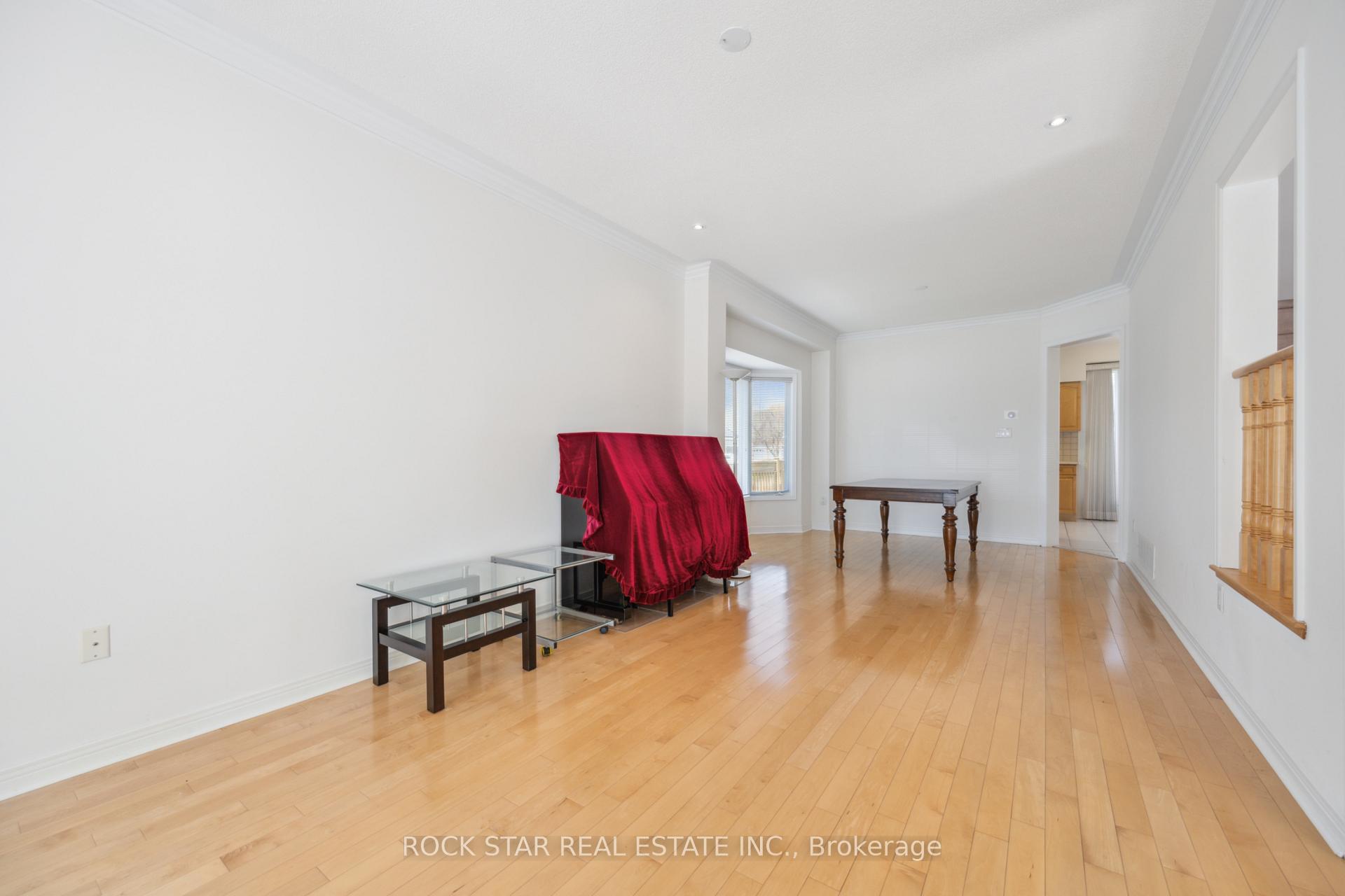 Photo 11 of 18 Burndenford Crescent, Markham, Markville — HOMEH
