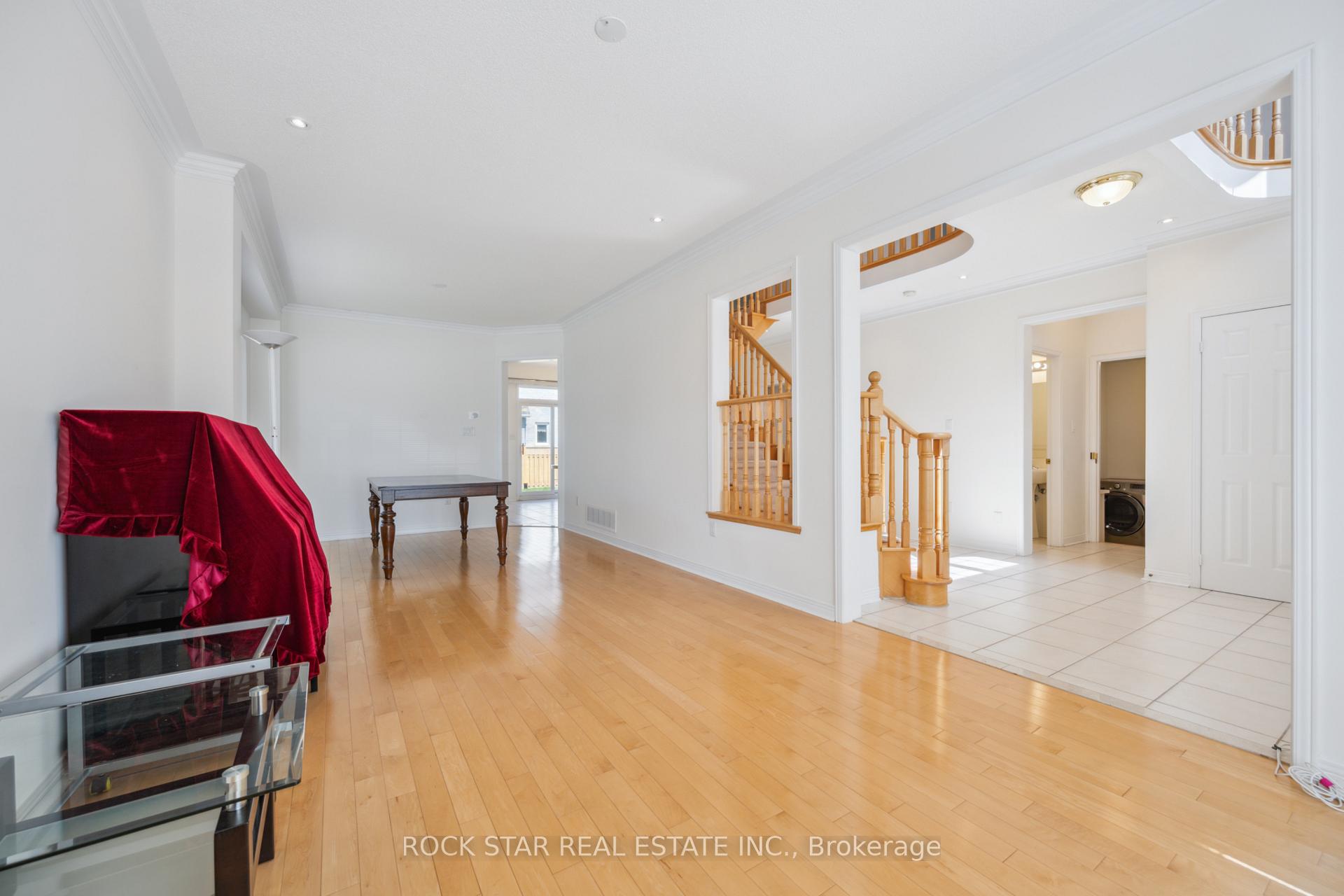 Photo 12 of 18 Burndenford Crescent, Markham, Markville — HOMEH