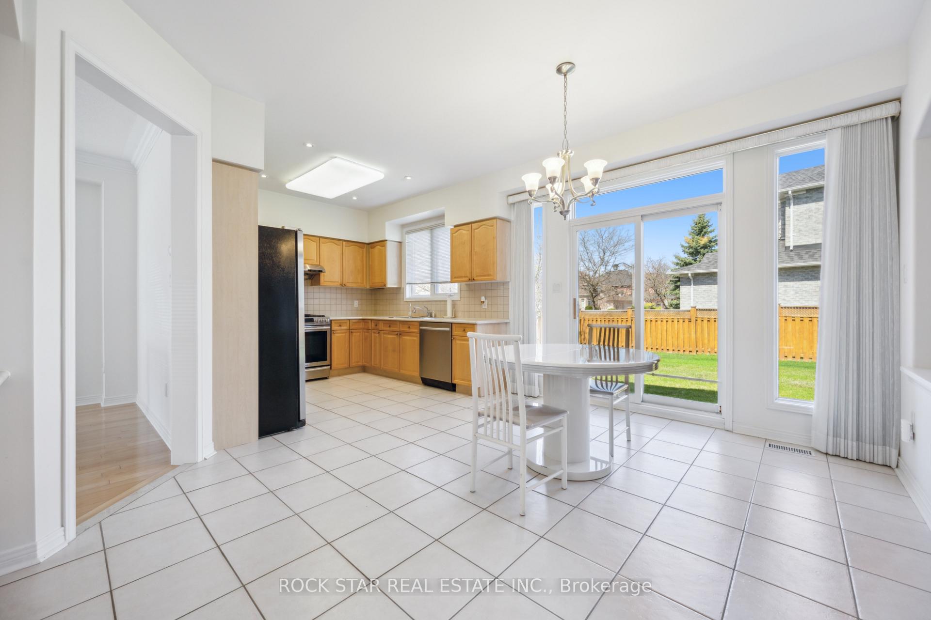 Photo 14 of 18 Burndenford Crescent, Markham, Markville — HOMEH