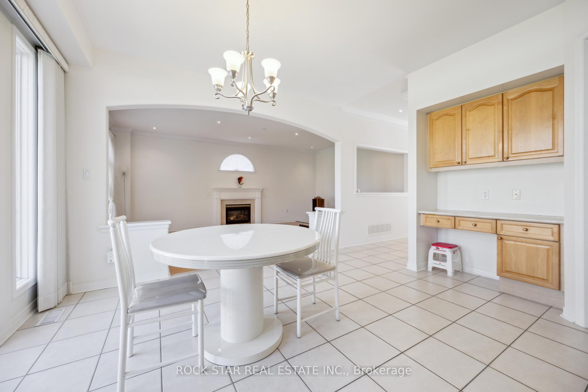 Photo 15 of 18 Burndenford Crescent, Markham, Markville — HOMEH