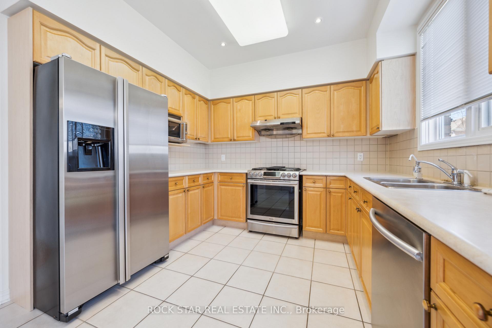 Photo 16 of 18 Burndenford Crescent, Markham, Markville — HOMEH