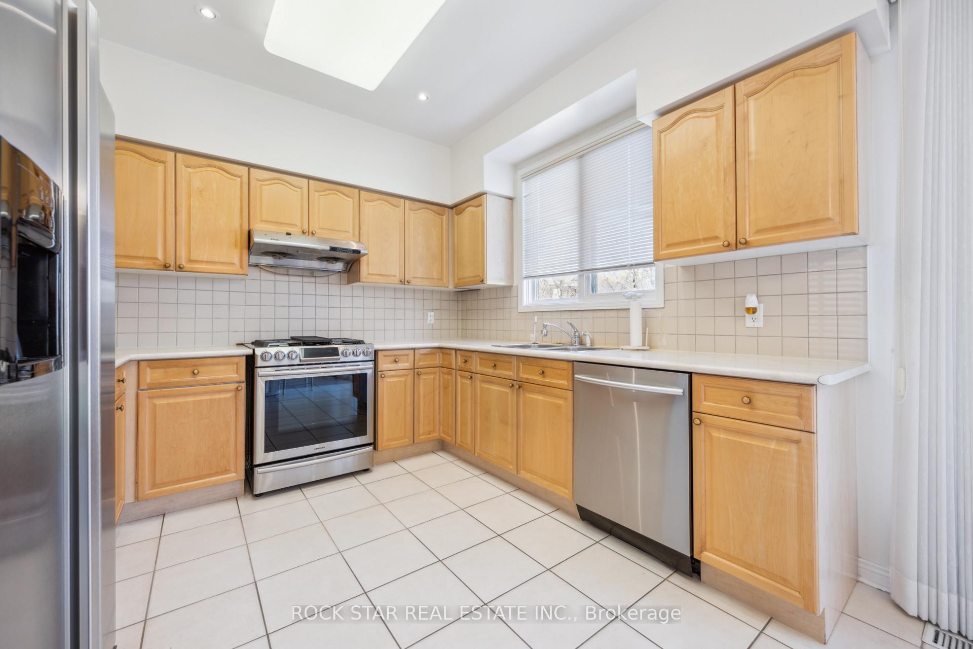 Photo 17 of 18 Burndenford Crescent, Markham, Markville — HOMEH