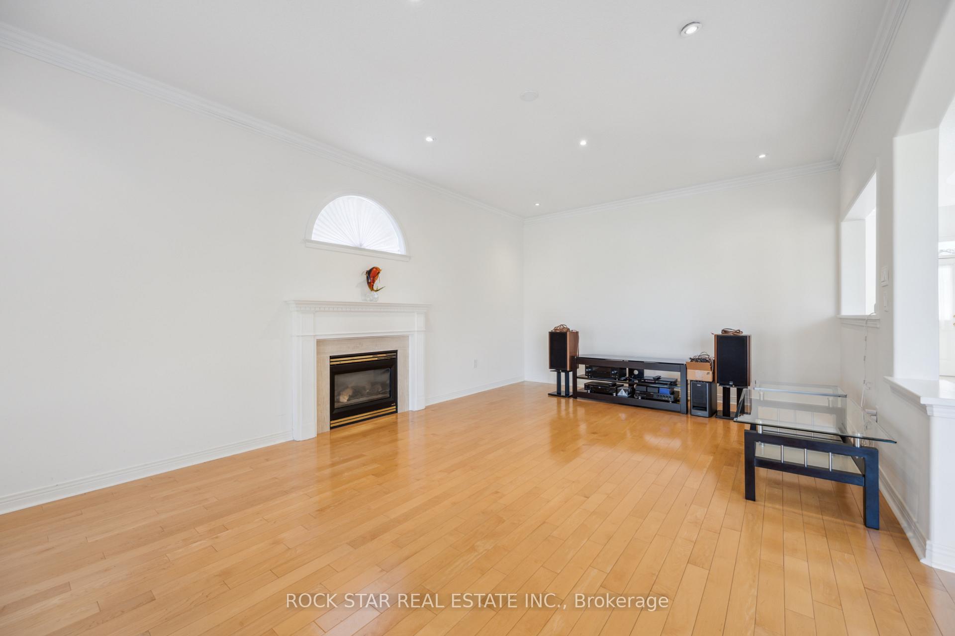 Photo 20 of 18 Burndenford Crescent, Markham, Markville — HOMEH