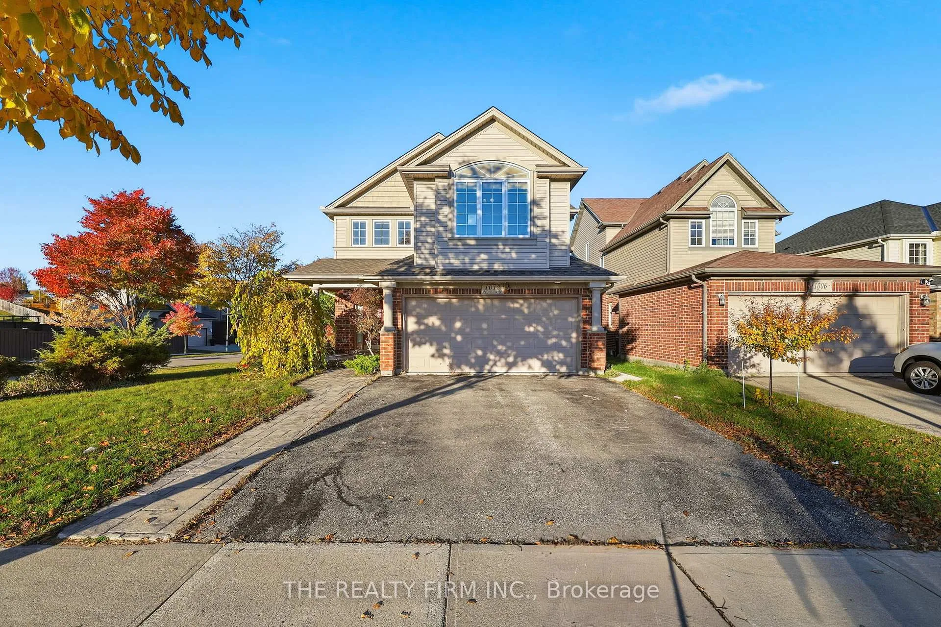 Front of 1012 Oakcrossing Road