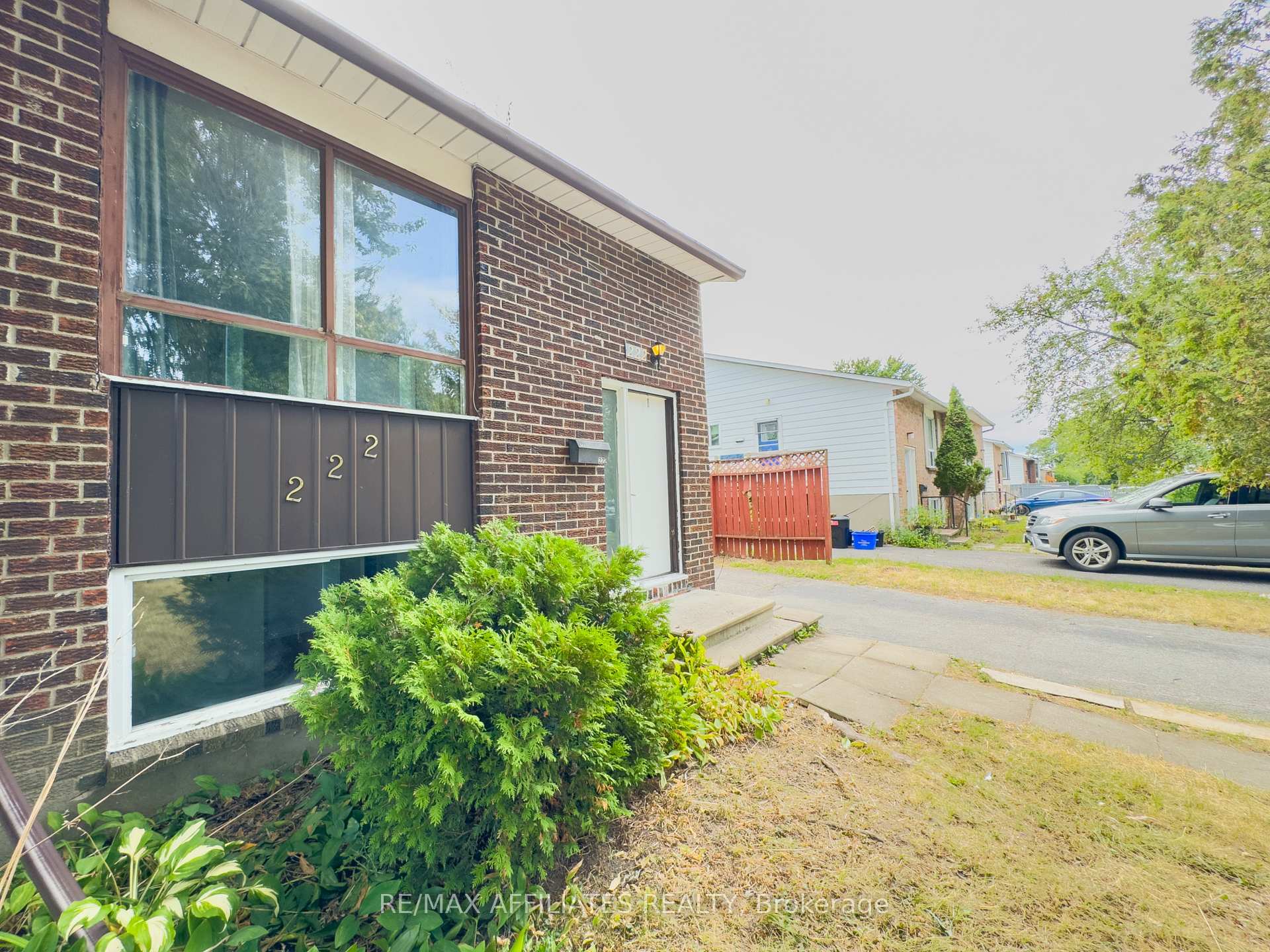 Photo 2 of Unit Lower, 222 Castlefrank Road, Ottawa, Kanata - Glencairn/Hazeldean — HOMEH