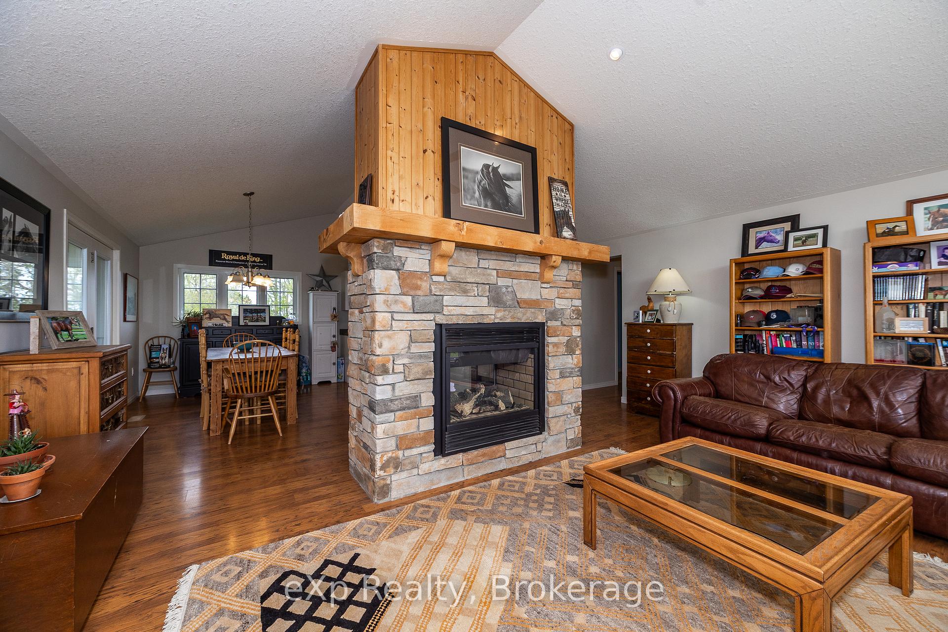 Photo 5 of 46304 Old Mail Road, Meaford — HOMEH