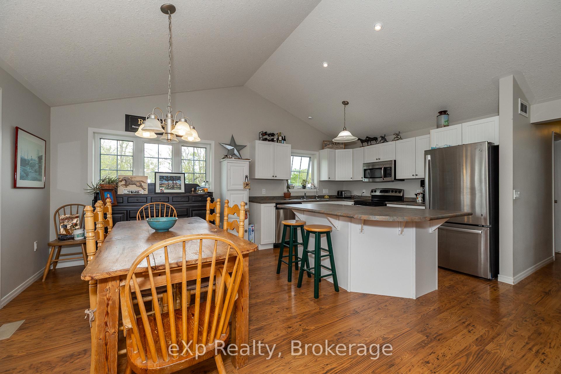 Photo 6 of 46304 Old Mail Road, Meaford — HOMEH