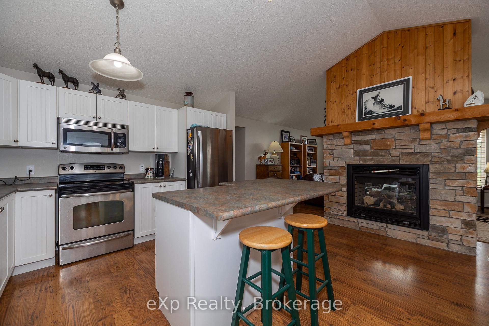 Photo 8 of 46304 Old Mail Road, Meaford — HOMEH