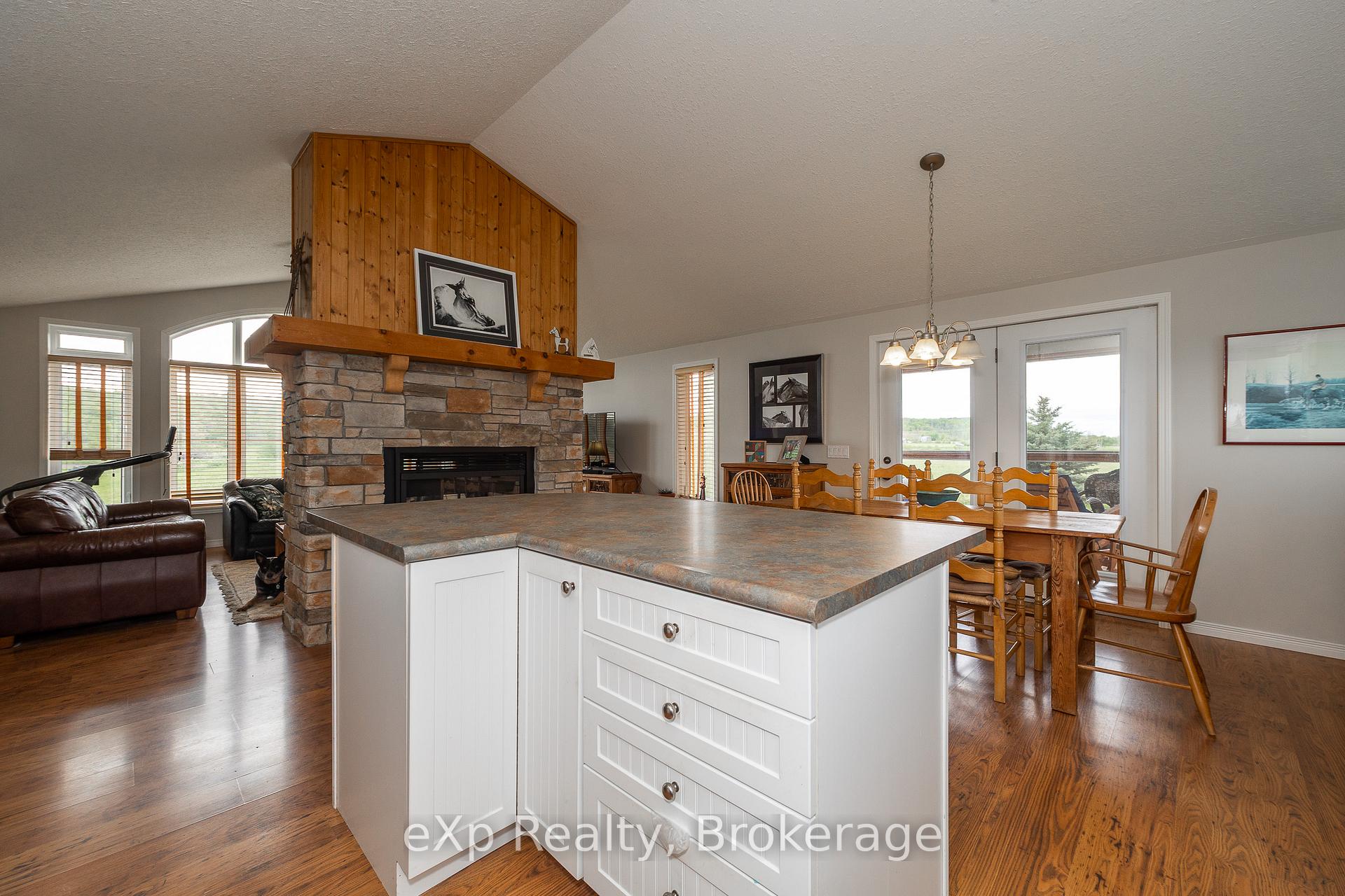 Photo 11 of 46304 Old Mail Road, Meaford — HOMEH