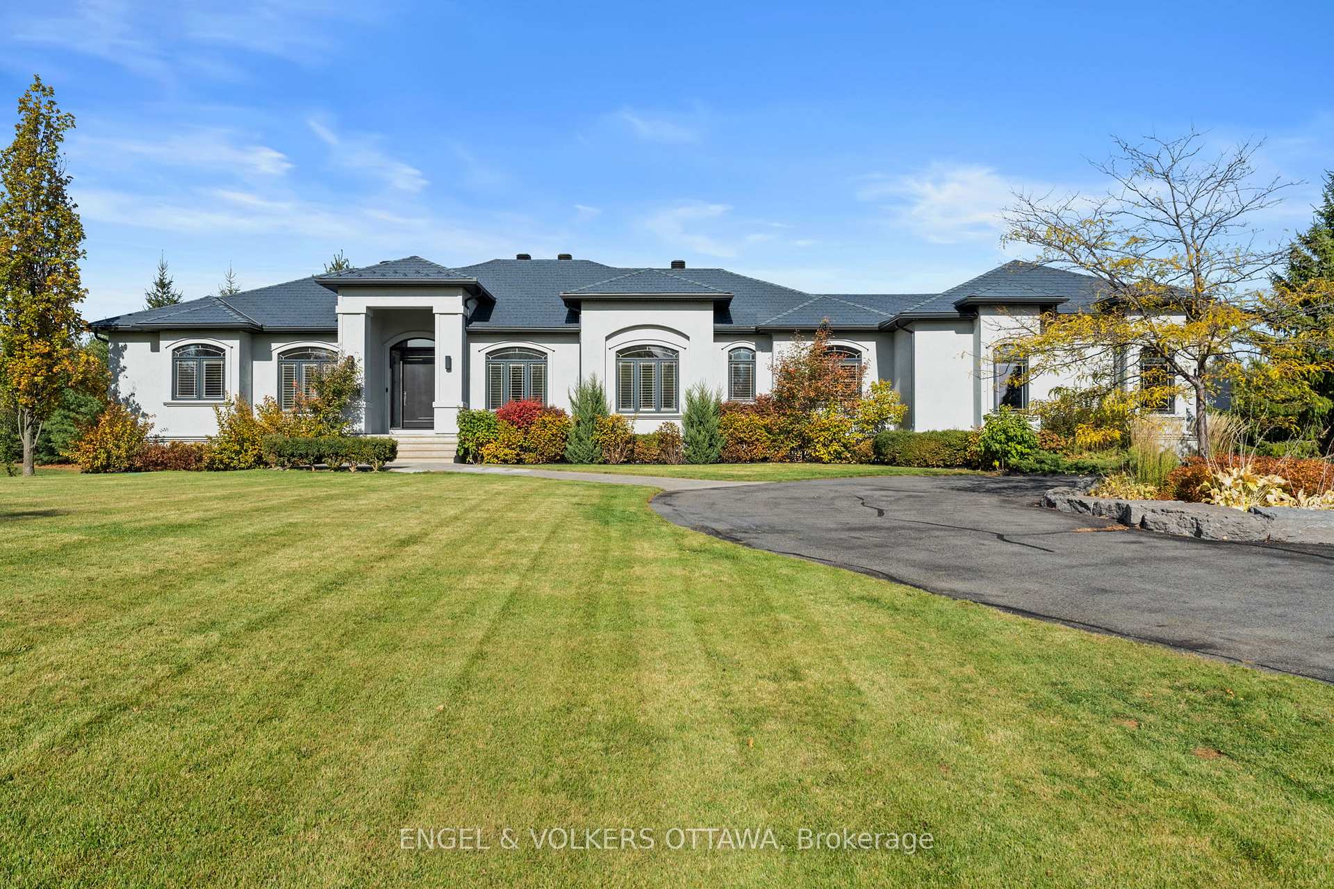 Photo 4 of 5906 Longhearth Way, Ottawa, Manotick East to Manotick Station — HOMEH