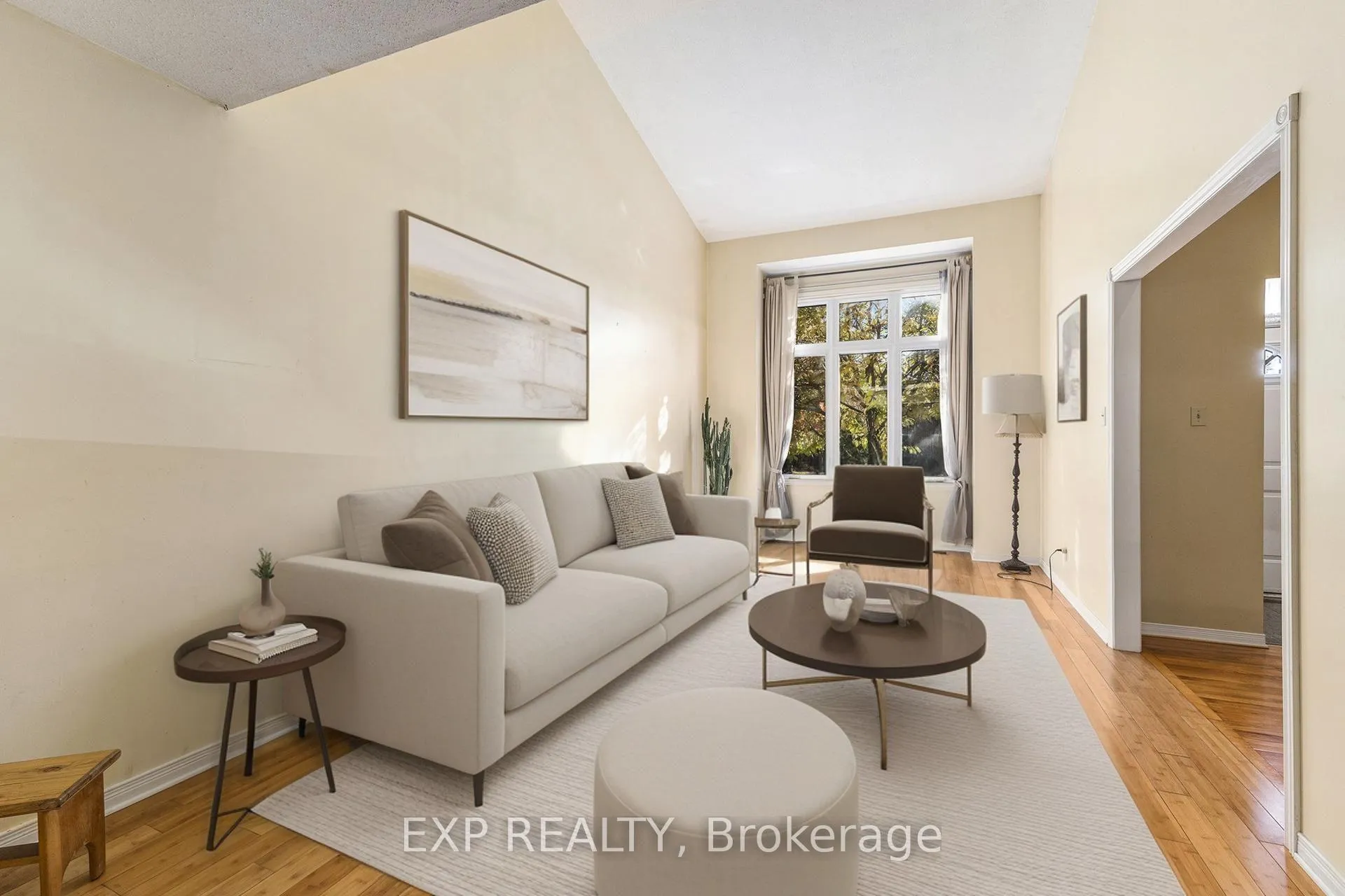 Photo 3 of 10 Pommel Crescent, Ottawa, Kanata - Bridlewood — HOMEH