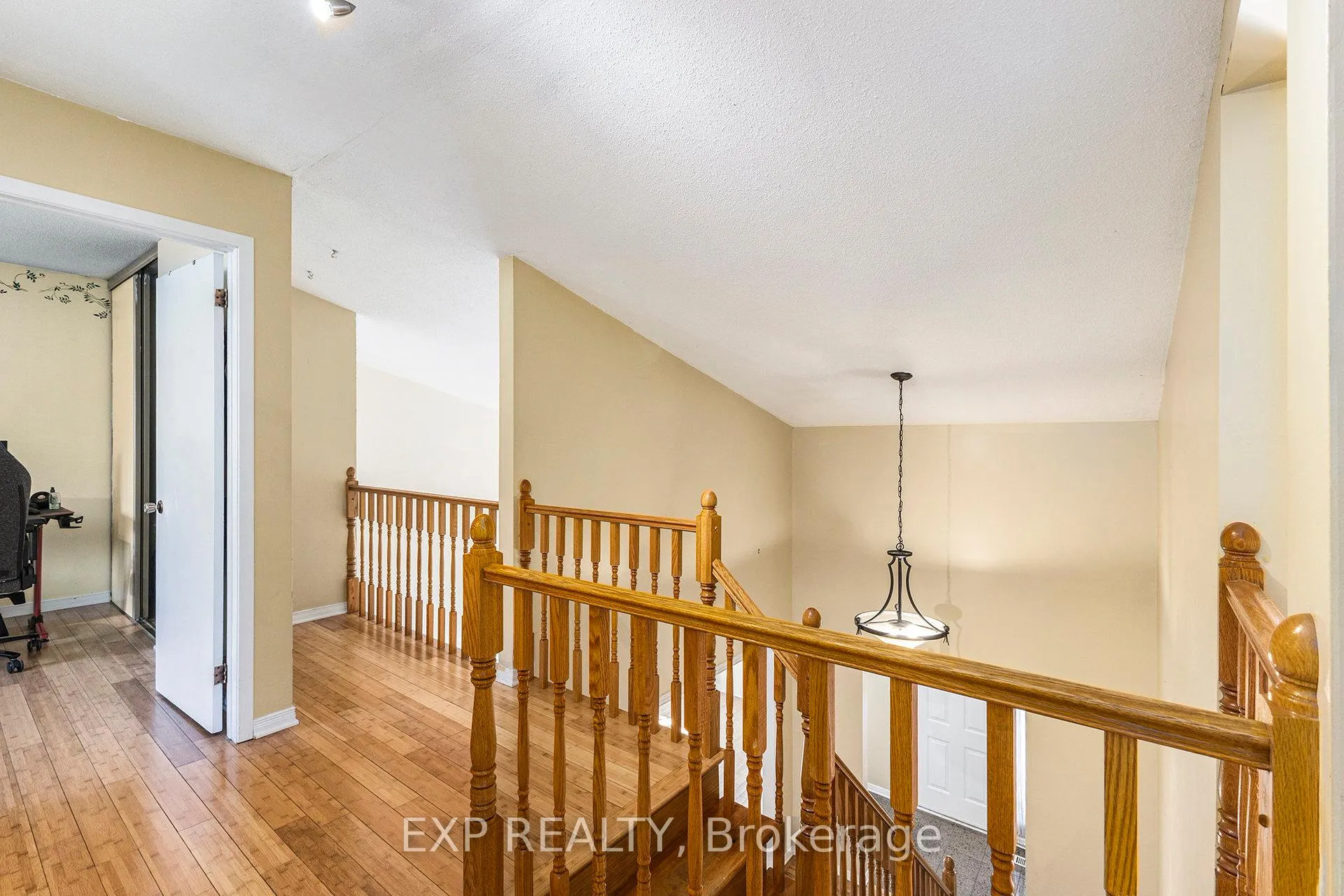 Photo 10 of 10 Pommel Crescent, Ottawa, Kanata - Bridlewood — HOMEH